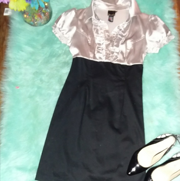 Classic dress - Picture 2 of 2